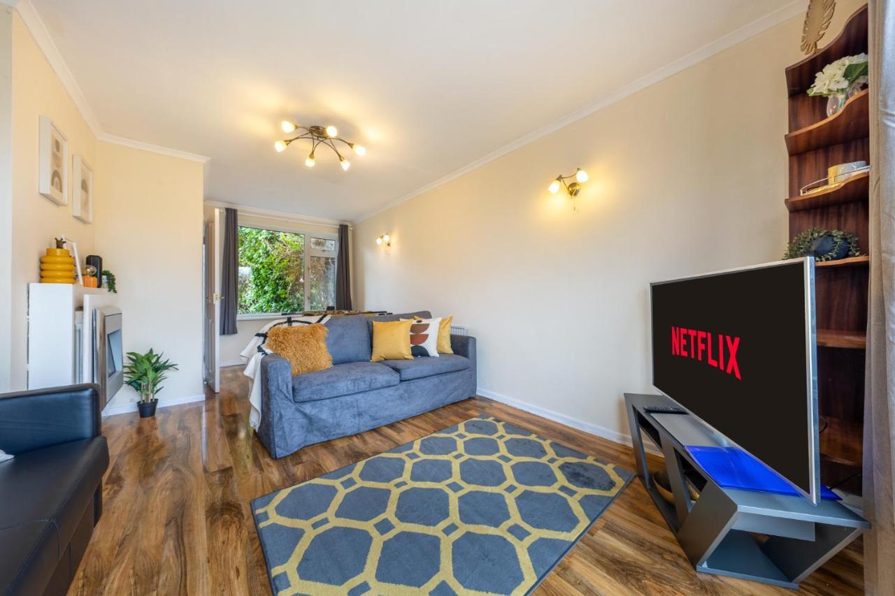 Pierocks Carver Entire House, Hot Tub & Wifi High Wycombe Bagian luar foto