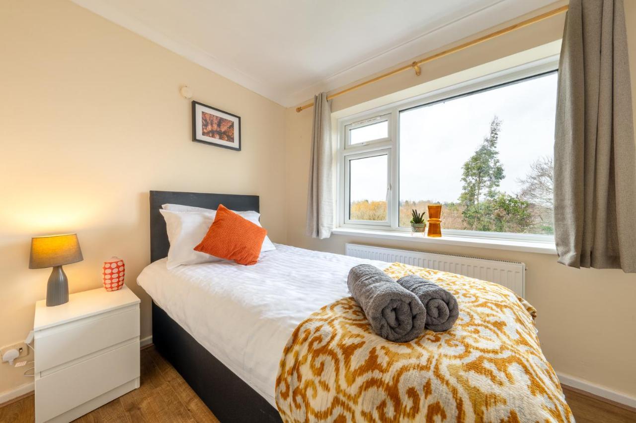 Pierocks Carver Entire House, Hot Tub & Wifi High Wycombe Bagian luar foto