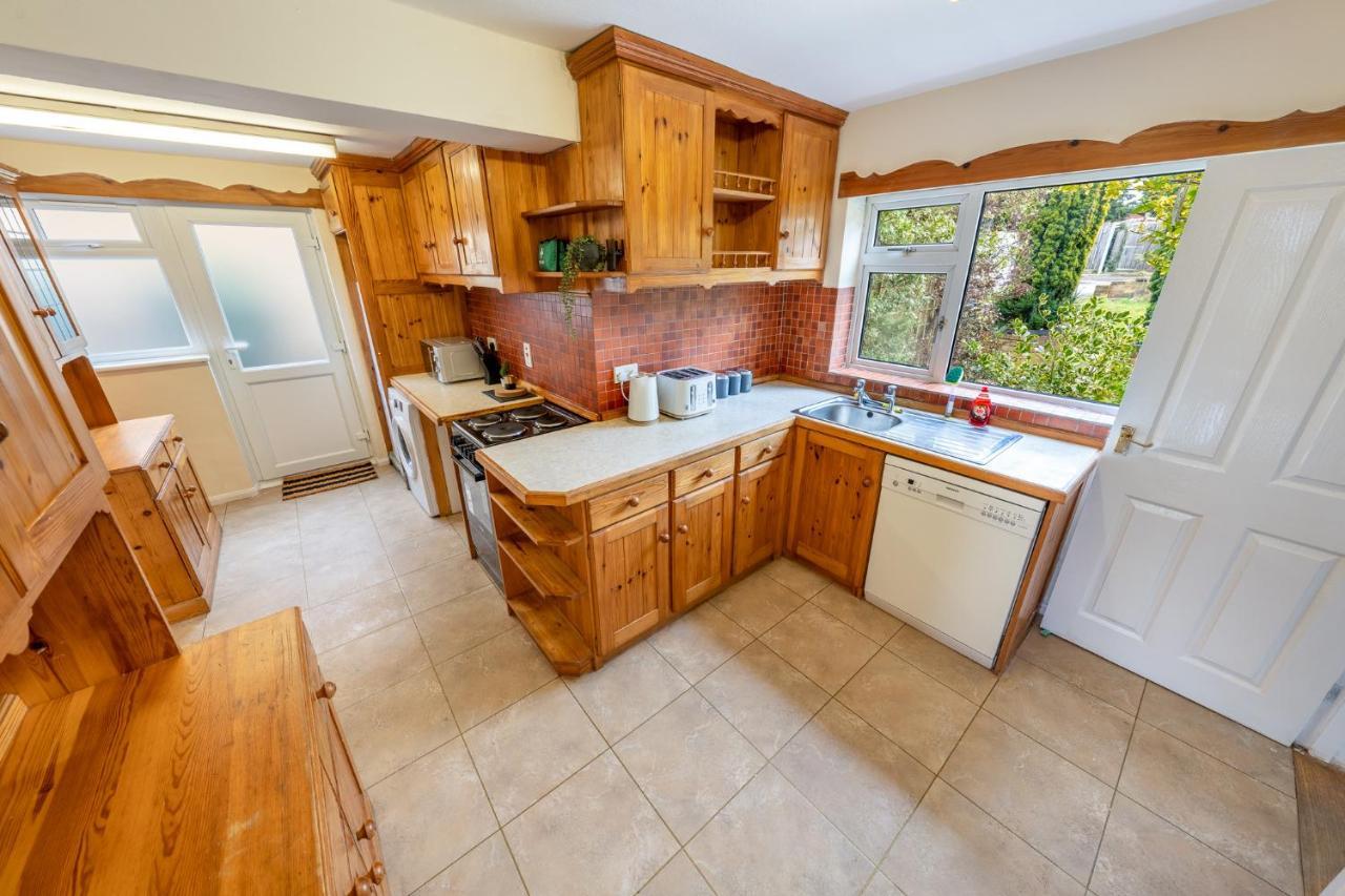 Pierocks Carver Entire House, Hot Tub & Wifi High Wycombe Bagian luar foto