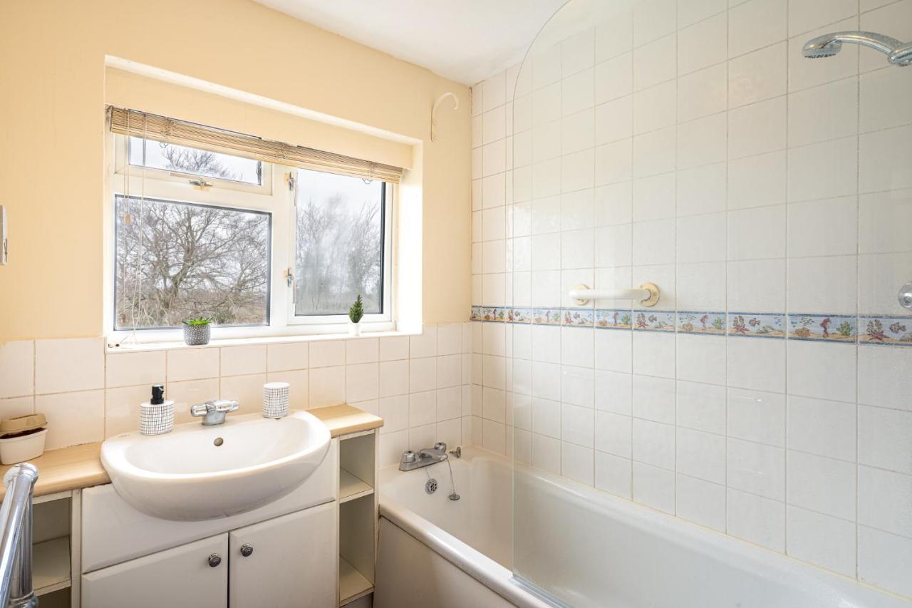 Pierocks Carver Entire House, Hot Tub & Wifi High Wycombe Bagian luar foto