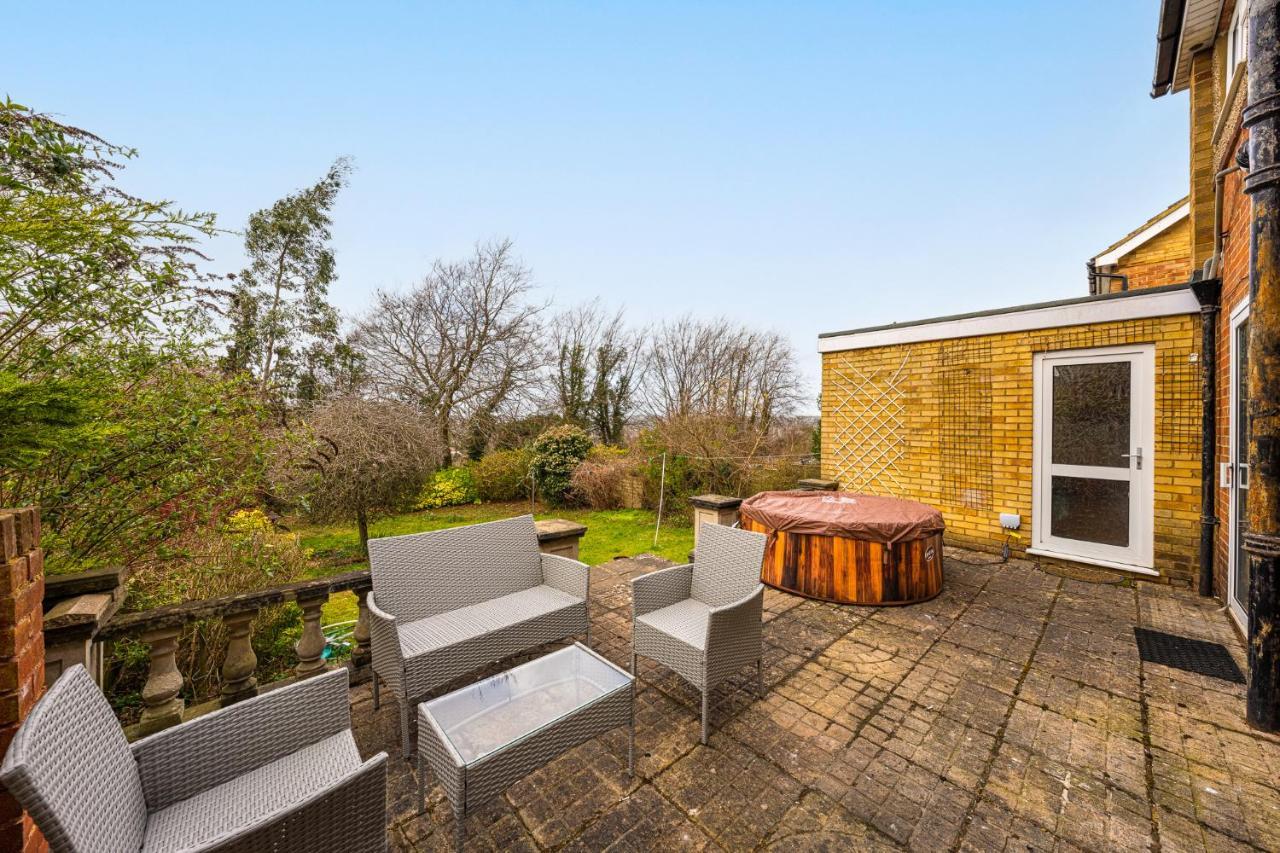 Pierocks Carver Entire House, Hot Tub & Wifi High Wycombe Bagian luar foto