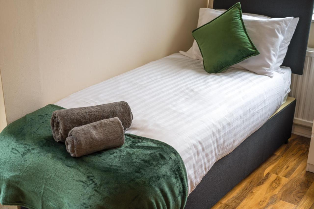 Pierocks Carver Entire House, Hot Tub & Wifi High Wycombe Bagian luar foto