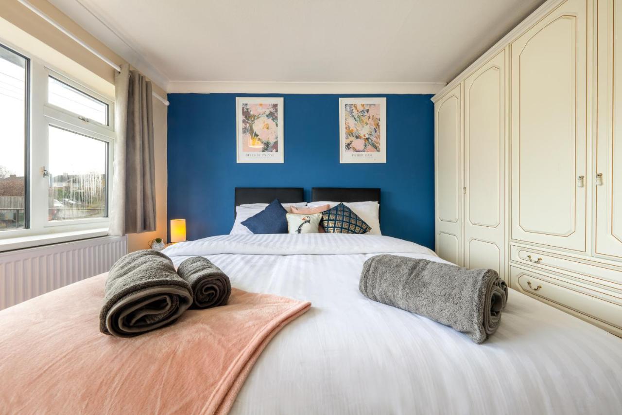Pierocks Carver Entire House, Hot Tub & Wifi High Wycombe Bagian luar foto