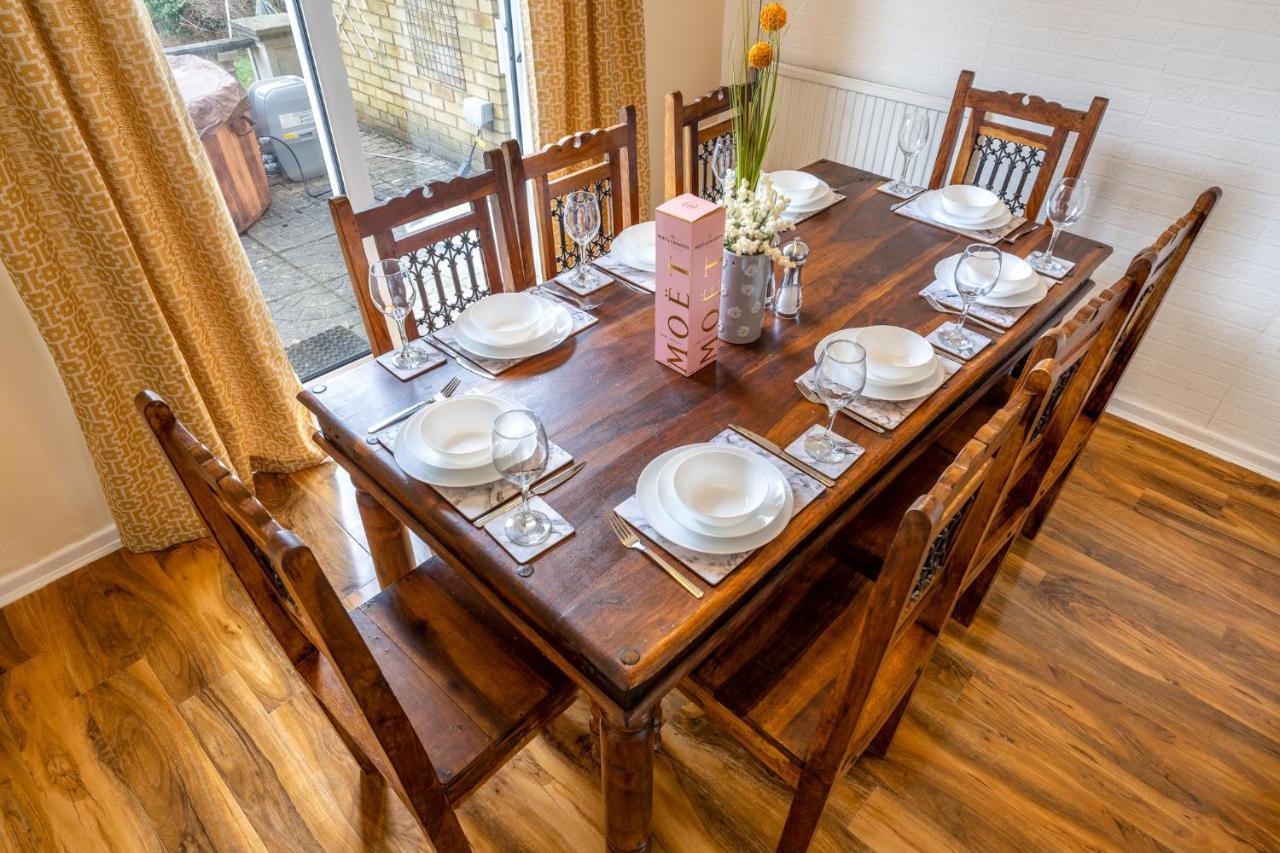 Pierocks Carver Entire House, Hot Tub & Wifi High Wycombe Bagian luar foto